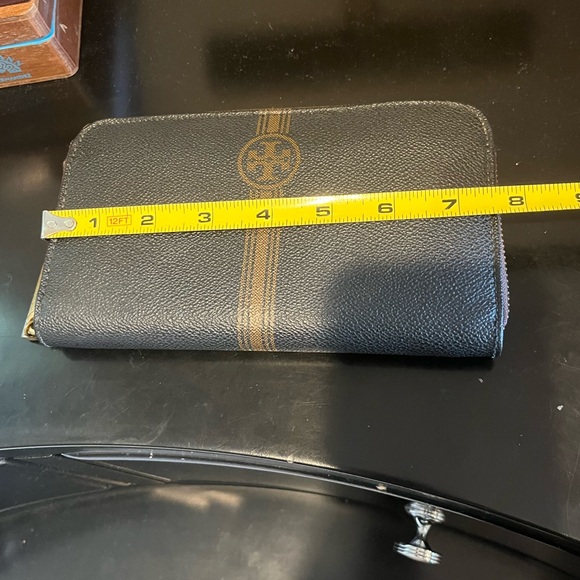 EUC Tory Burch black with tan stripe zip around wallet vintage from Saks - Picture 7 of 9